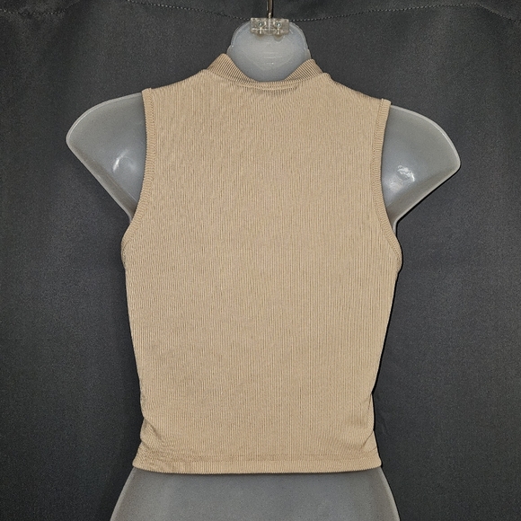 *FREE Sz S Shein Mockneck Crop - Picture 3 of 8